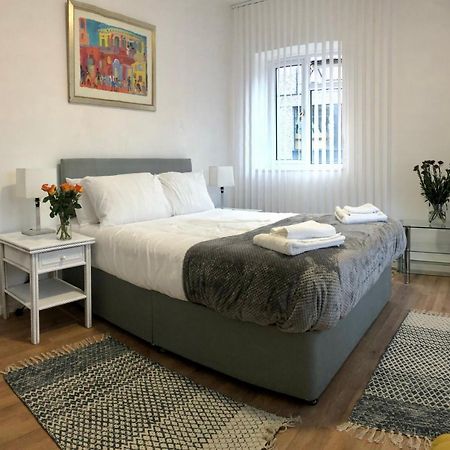City Location- 2 Bedroom Apartment Londra Esterno foto